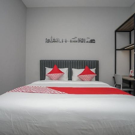 Oyo 568 Rajawali Homestay Palembang Bagian luar foto