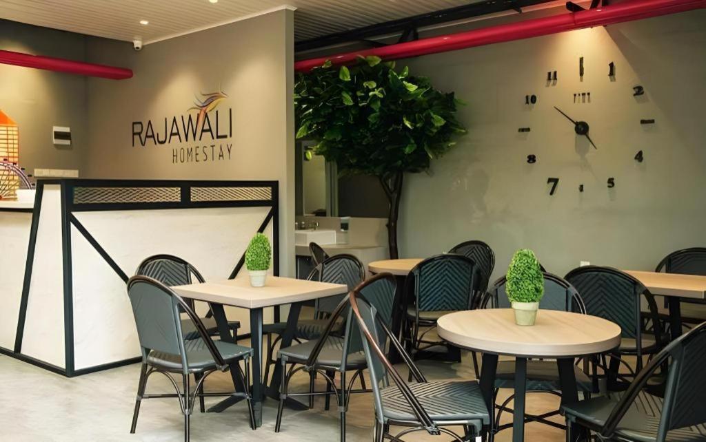Oyo 568 Rajawali Homestay Palembang Bagian luar foto