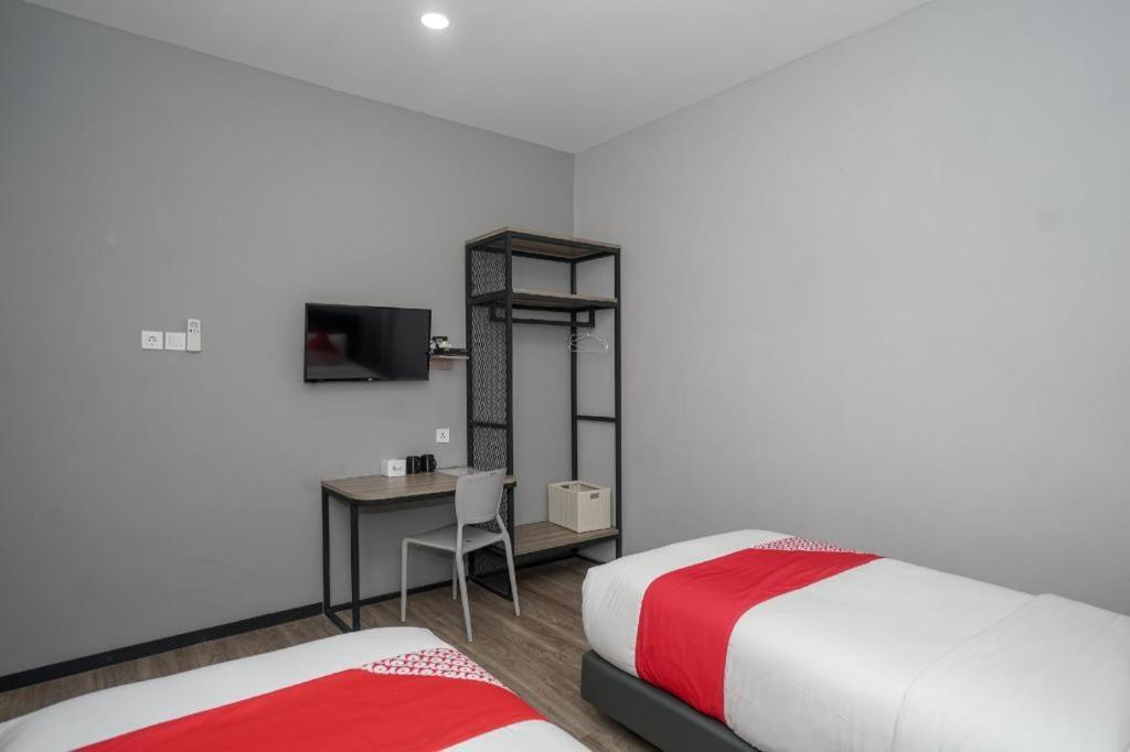 Oyo 568 Rajawali Homestay Palembang Bagian luar foto