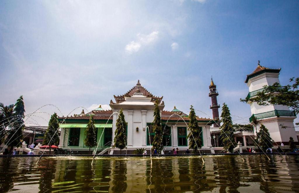 Oyo 568 Rajawali Homestay Palembang Bagian luar foto