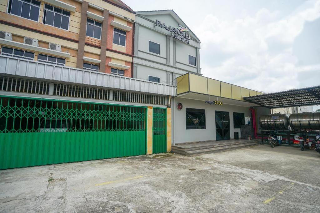 Oyo 568 Rajawali Homestay Palembang Bagian luar foto