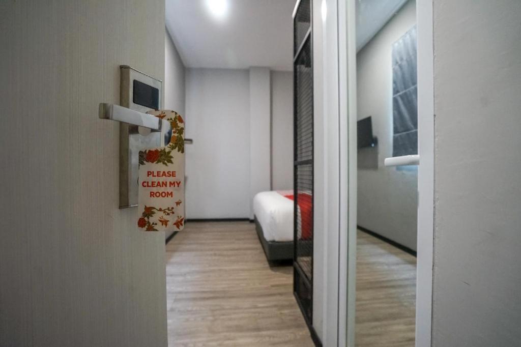 Oyo 568 Rajawali Homestay Palembang Bagian luar foto