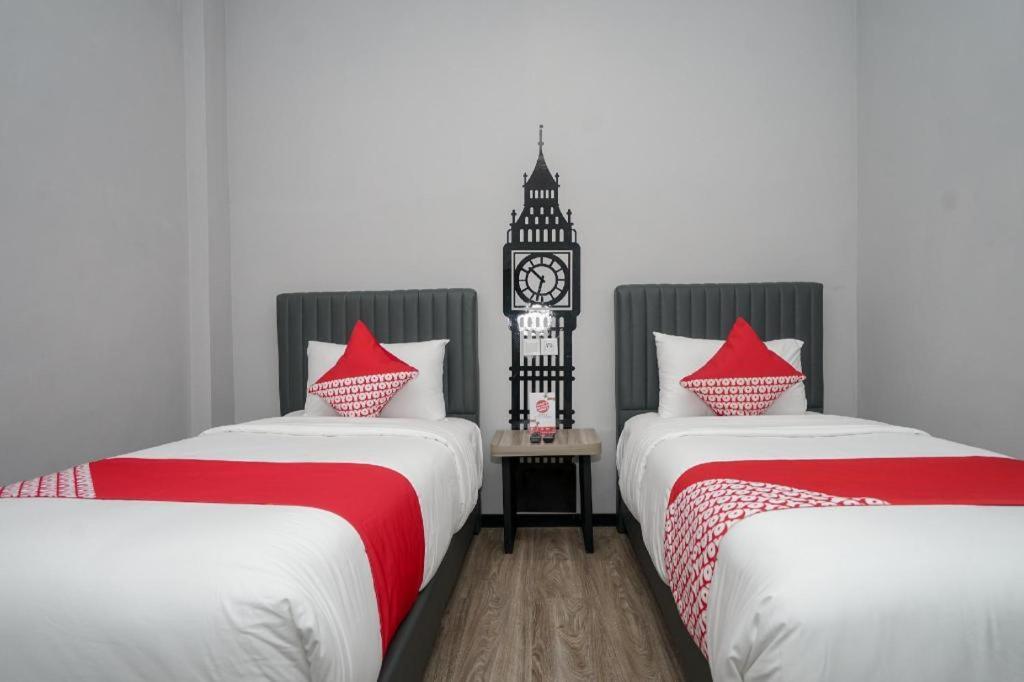 Oyo 568 Rajawali Homestay Palembang Bagian luar foto