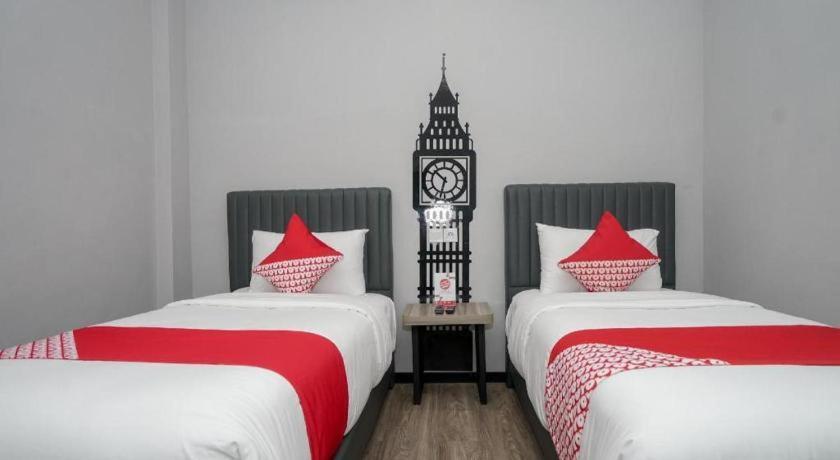 Oyo 568 Rajawali Homestay Palembang Bagian luar foto