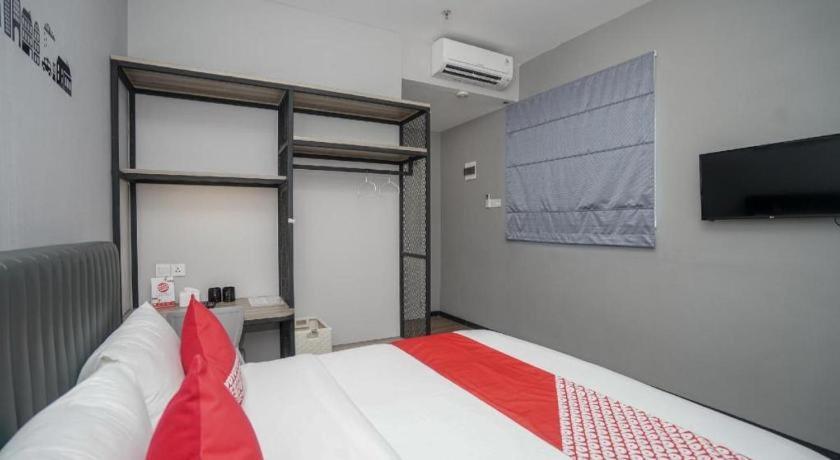 Oyo 568 Rajawali Homestay Palembang Bagian luar foto