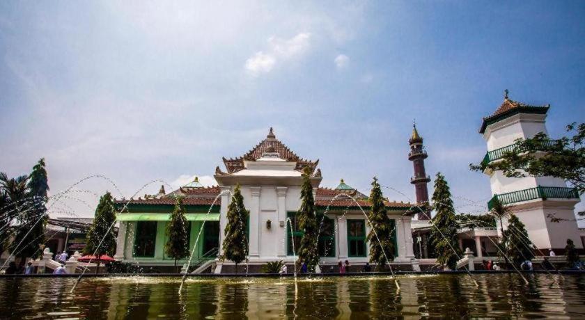Oyo 568 Rajawali Homestay Palembang Bagian luar foto