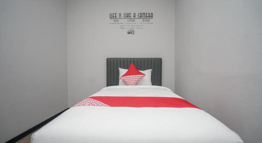 Oyo 568 Rajawali Homestay Palembang Bagian luar foto