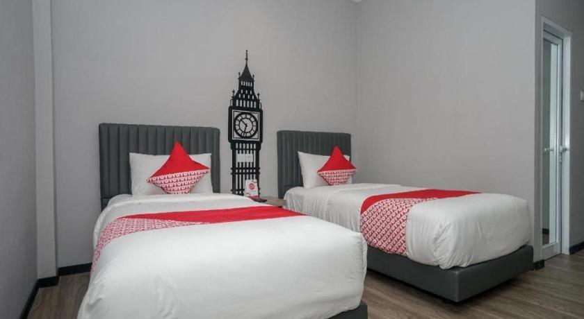 Oyo 568 Rajawali Homestay Palembang Bagian luar foto