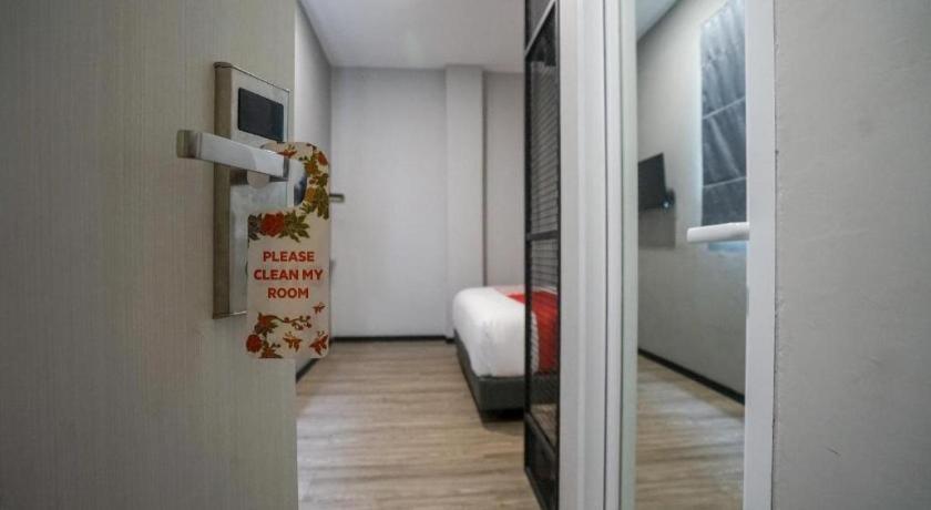 Oyo 568 Rajawali Homestay Palembang Bagian luar foto